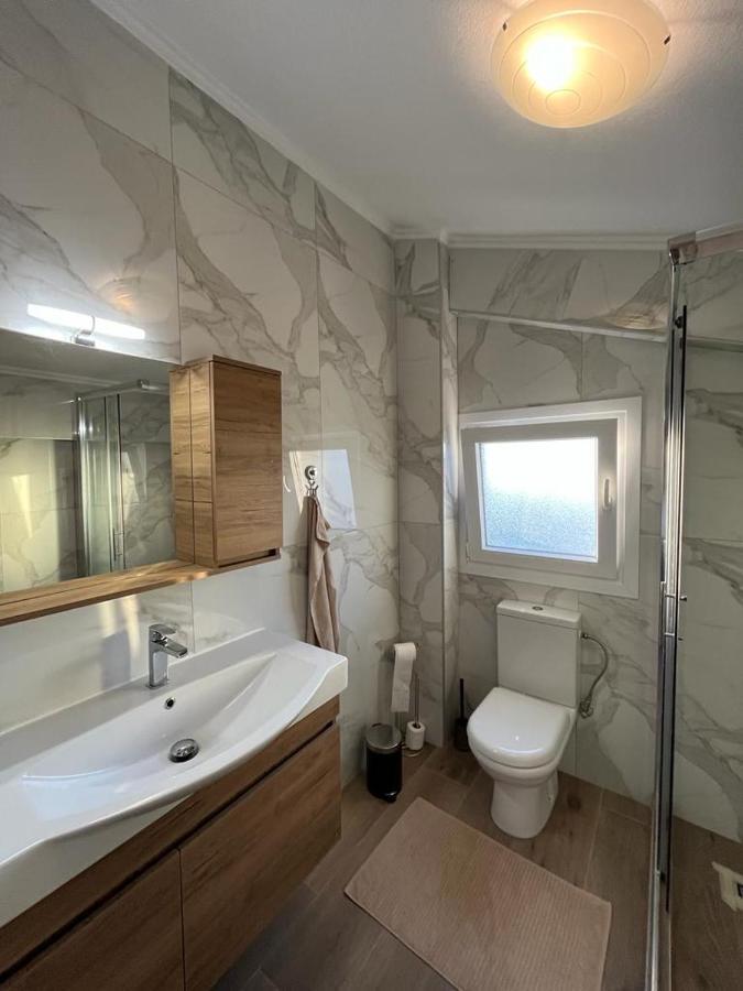 Blue Fish Luxury Villa Nikiti  Exteriör bild
